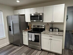 Private kitchen - 2BR 2B House Close to Downtown (Greer)