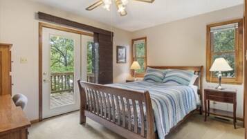 4 bedrooms, desk, iron/ironing board, travel cot