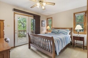 4 Schlafzimmer, Schreibtisch, Bügeleisen/Bügelbrett, Reisekinderbett