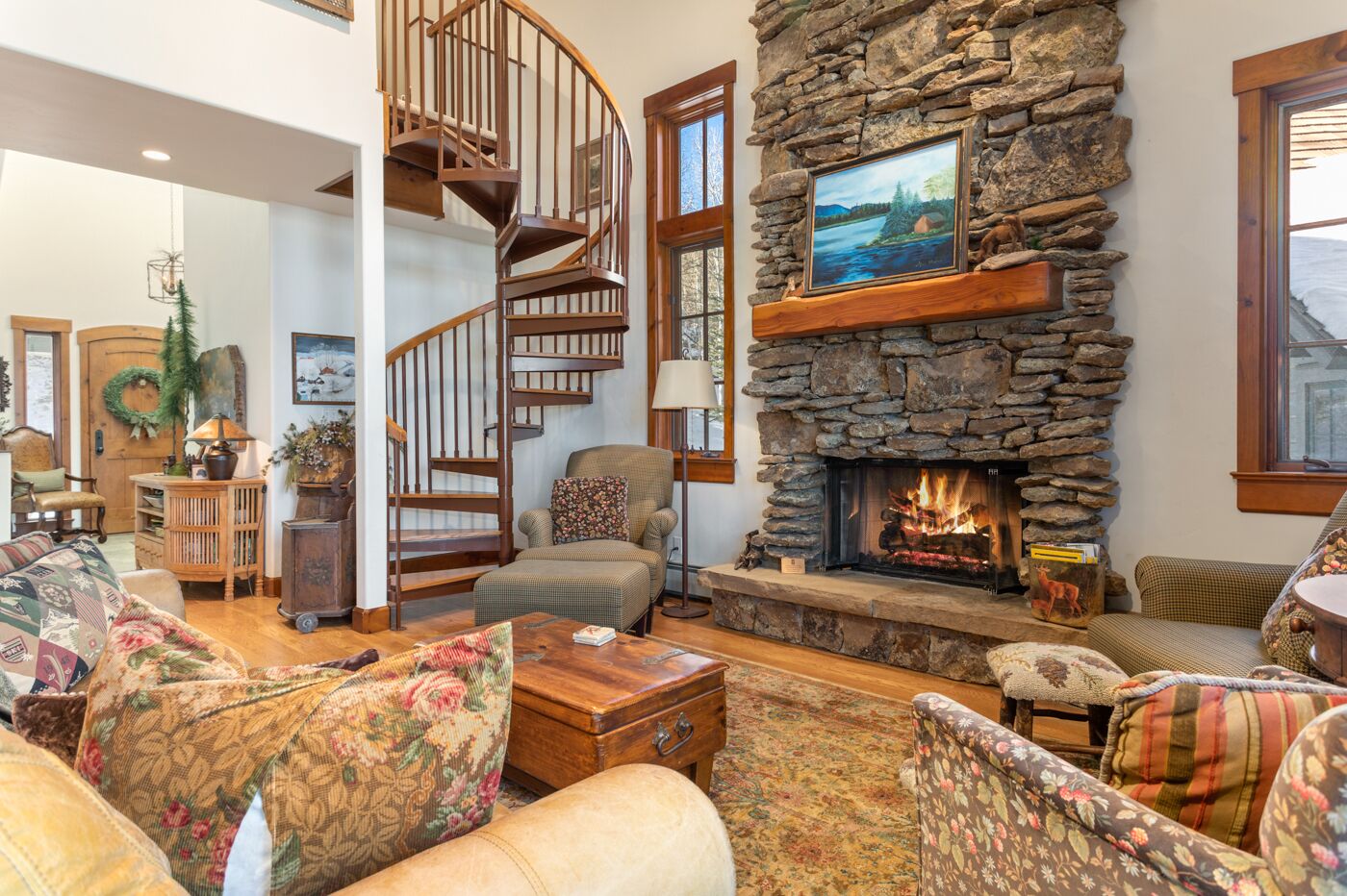 Perfect for 2 Families! Roomy 4-bd house,  Prvt Hot Tub, Views! Close to Ritz!