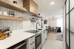 Fridge, microwave, oven, stovetop