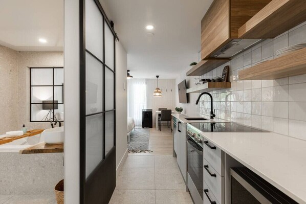 Fridge, microwave, oven, stovetop