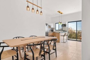 Dining - Pineda Building – Ideal for Large Groups & Families up to 12 guests (La Paz)