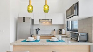 Coffee/tea maker, fridge, microwave, stovetop - Pineda Complex for Groups up to 16 Guests Downtown (La Paz)