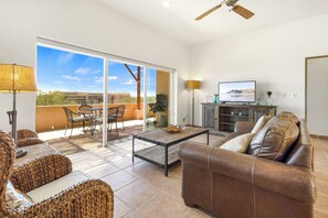 TV, tavolo da ping pong