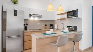 Fridge, microwave, stovetop, coffee/tea maker