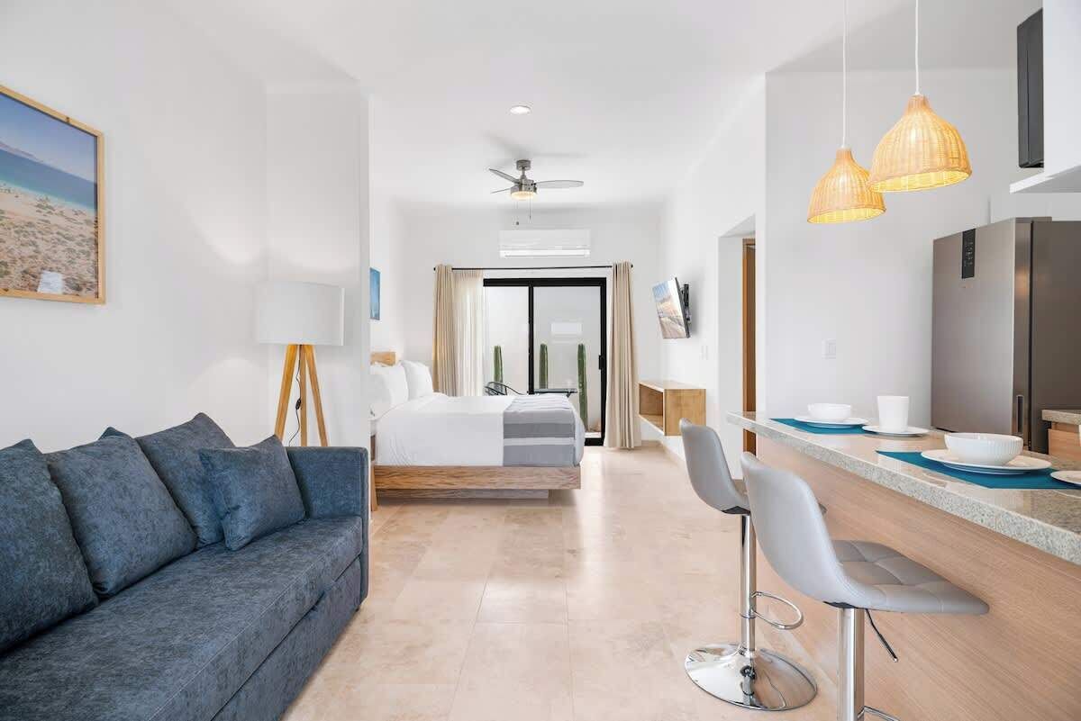 Fer et planche à repasser, lit parapluie, Wi-Fi, draps fournis