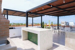 Outdoor dining - Pineda 102 Ground Floor Studio Parking & Cleaning (La Paz)