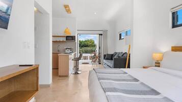 Iron/ironing board, travel cot, WiFi, bed sheets