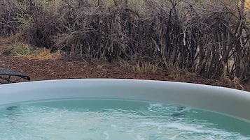 Bañera de hidromasaje al aire libre