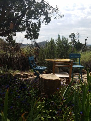Breakfast patio with water feature. - The Cerrillos Manor Carriage House Hot tub Romance (Los Cerrillos)