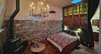 The Cerrillos Manor Carriage House Hot tub Romance