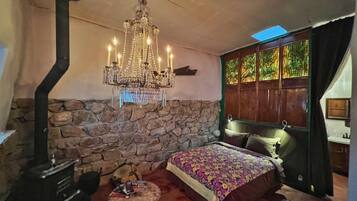 1 quarto, escrivaninha, ferros/tábuas de passar roupa, Wi-Fi de cortesia