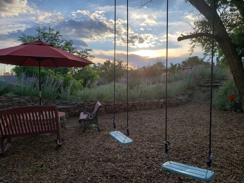 The Cerrillos Manor Carriage House Hot tub Romance