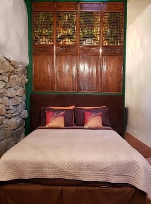 1 habitación, escritorio, tabla de planchar con plancha y wifi gratis 