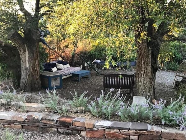 المنطقة المحيطة بالمنشأة