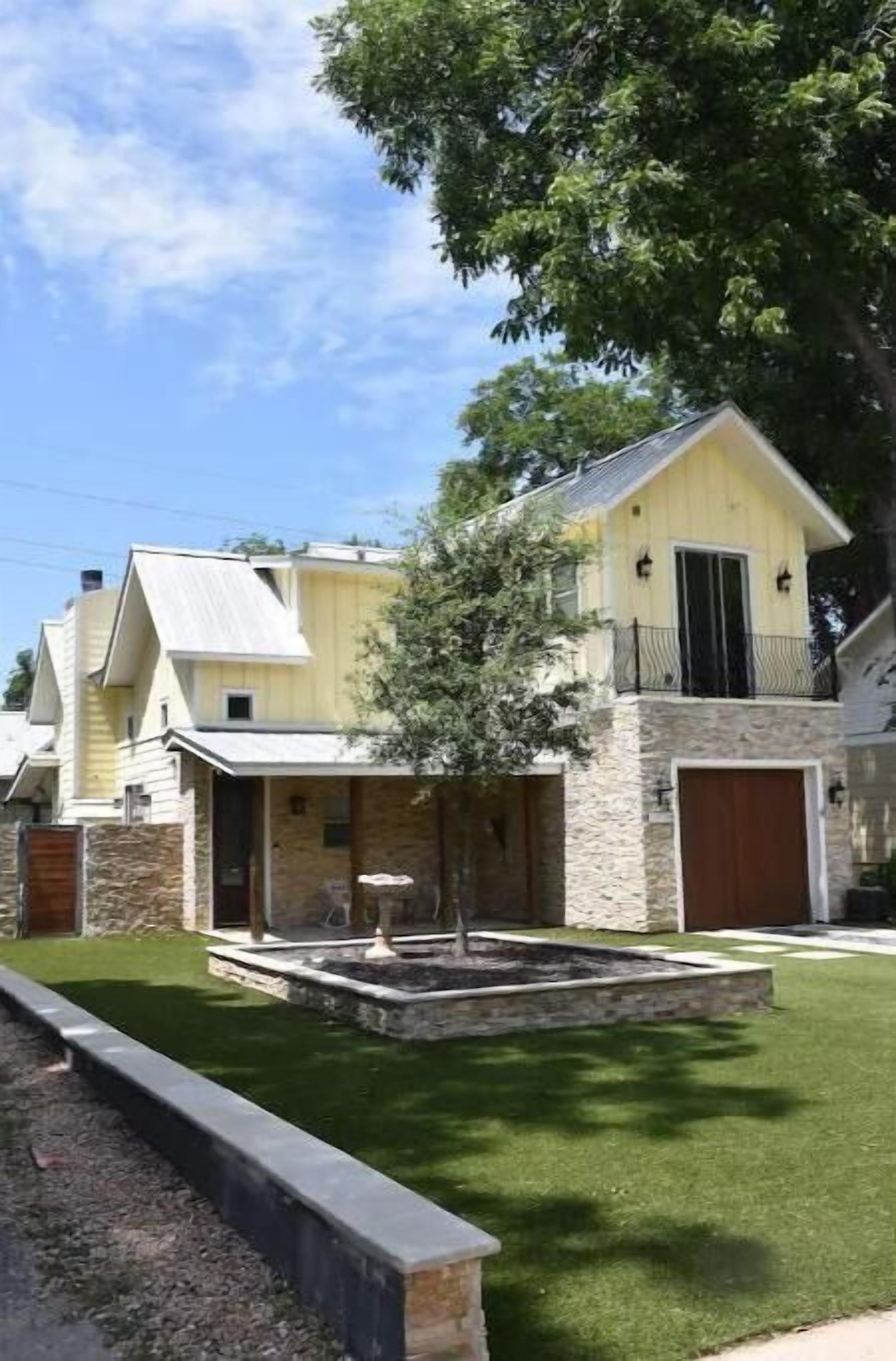 Luxury home, Best Location