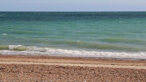 A beach with pebbles and waves. - Sea House (Littlehampton)