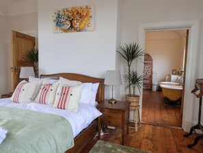 Cottage | 5 bedrooms, individually decorated, individually furnished, free WiFi - Red House (Lyme Regis)
