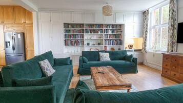 Cottage | Living area