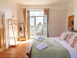 5 habitaciones, decoración personalizada y muebles diferentes 