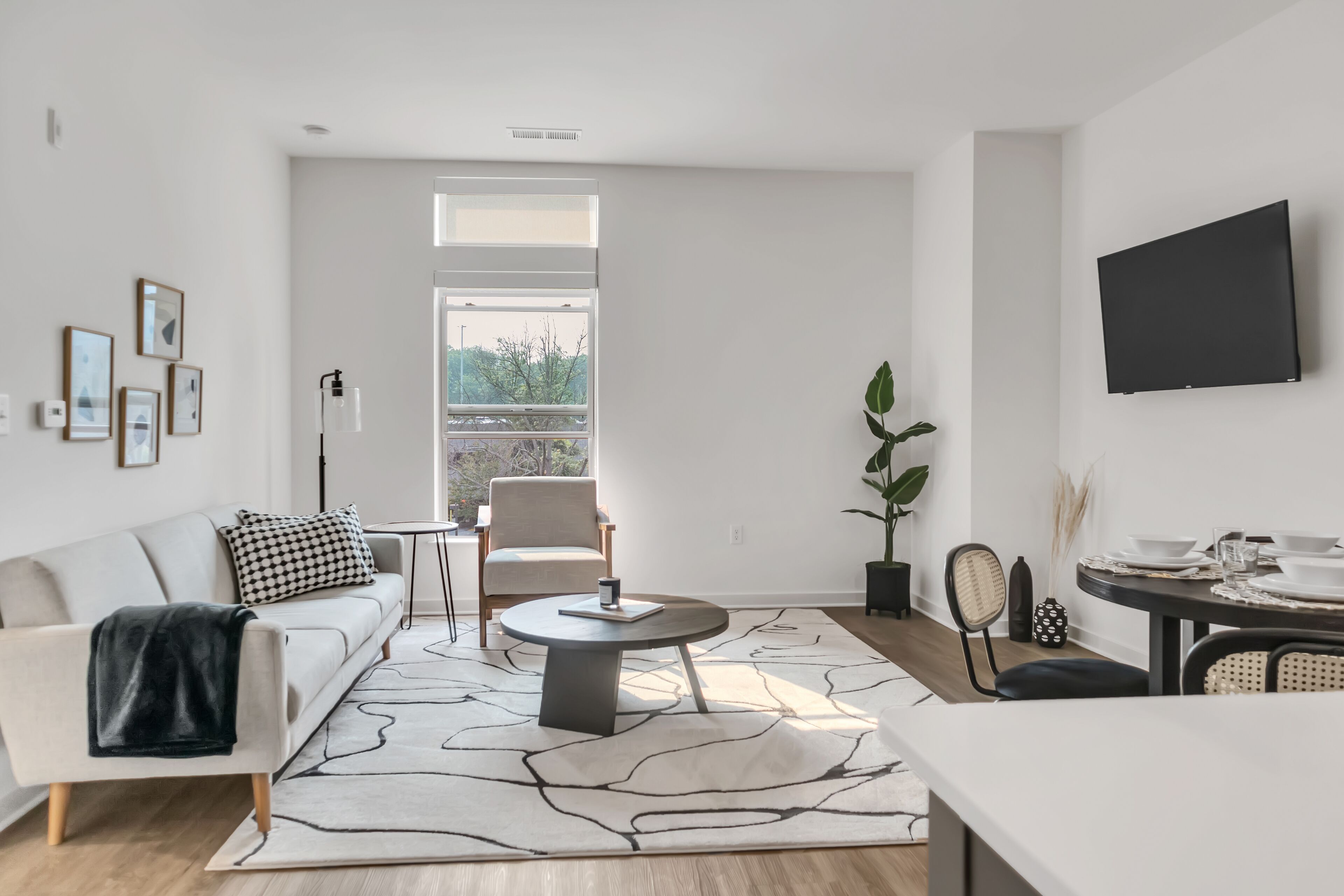 Beige Bliss Chic 2BR/1BTH Oasis w Amenities Tysons