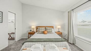 2 bedrooms, desk, iron/ironing board, WiFi