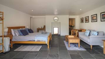 1 Schlafzimmer, individuell dekoriert, individuell eingerichtet