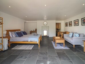 1 soverom, individuelt dekorert og individuelt innredet