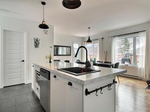Fridge, stovetop, dishwasher, coffee/tea maker