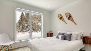 3 bedrooms, travel cot, WiFi, bed sheets