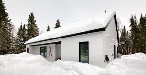 Exterior - Cocotte d'hiver | Animaux bienvenus | Cozy | Spa (Petite-Rivière-Saint-François)