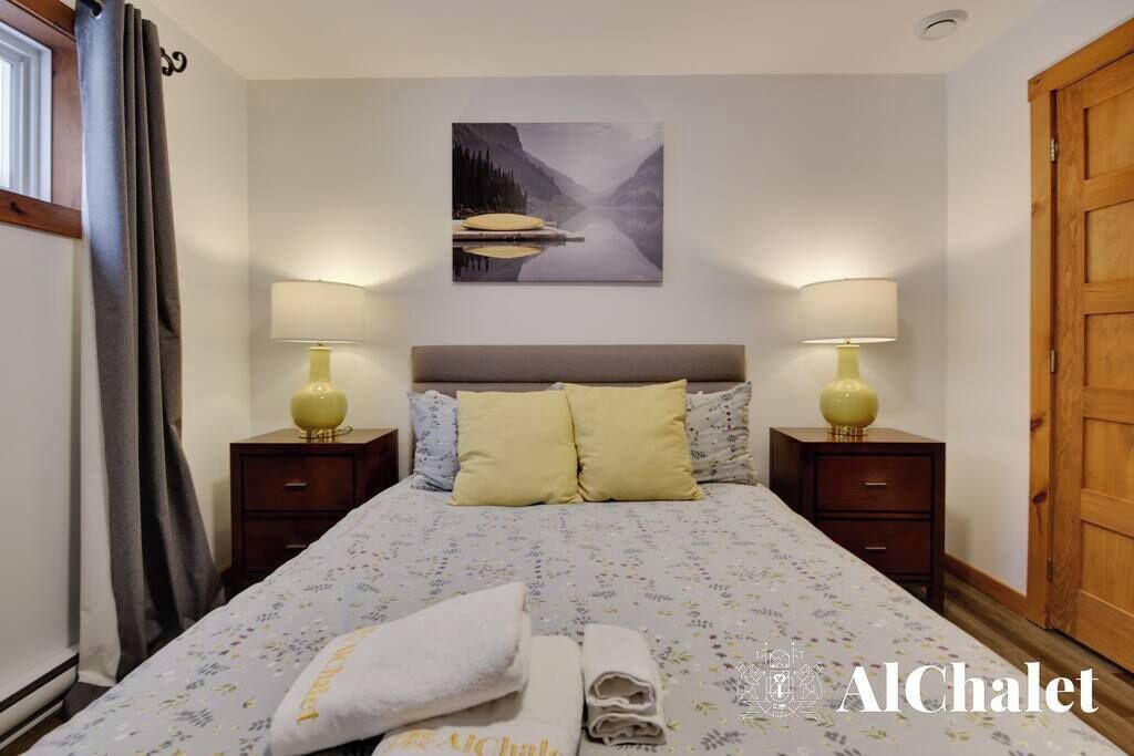 5 bedrooms, travel cot, WiFi, bed sheets