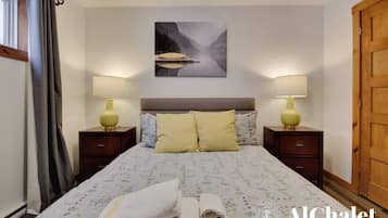 5 bedrooms, travel cot, WiFi, bed sheets