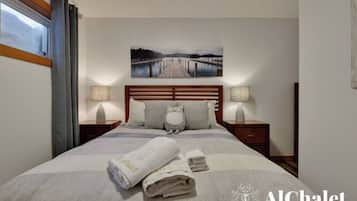 5 bedrooms, travel crib, WiFi, bed sheets