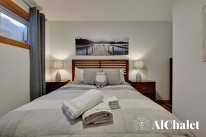 5 bedrooms, travel cot, WiFi, bed sheets