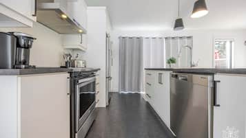 冰箱、微波炉、烤箱、炉灶