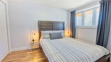 3 bedrooms, travel crib, WiFi, bed sheets
