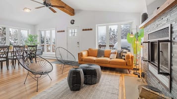 Télévision, cheminée