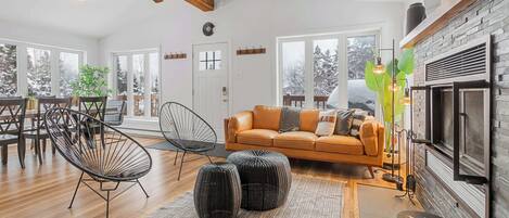 Télévision, cheminée