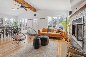 Télévision, cheminée