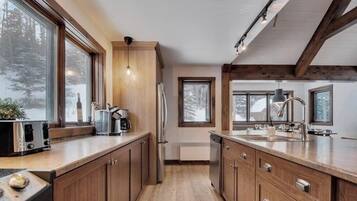 KĂŒhlschrank, Mikrowelle, Ofen, Herdplatte