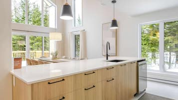 冰箱、微波炉、烤箱、炉灶