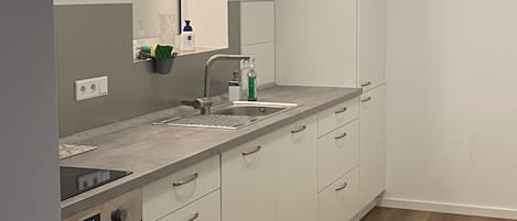 Kühlschrank, Ofen, Herdplatte, Geschirrspüler