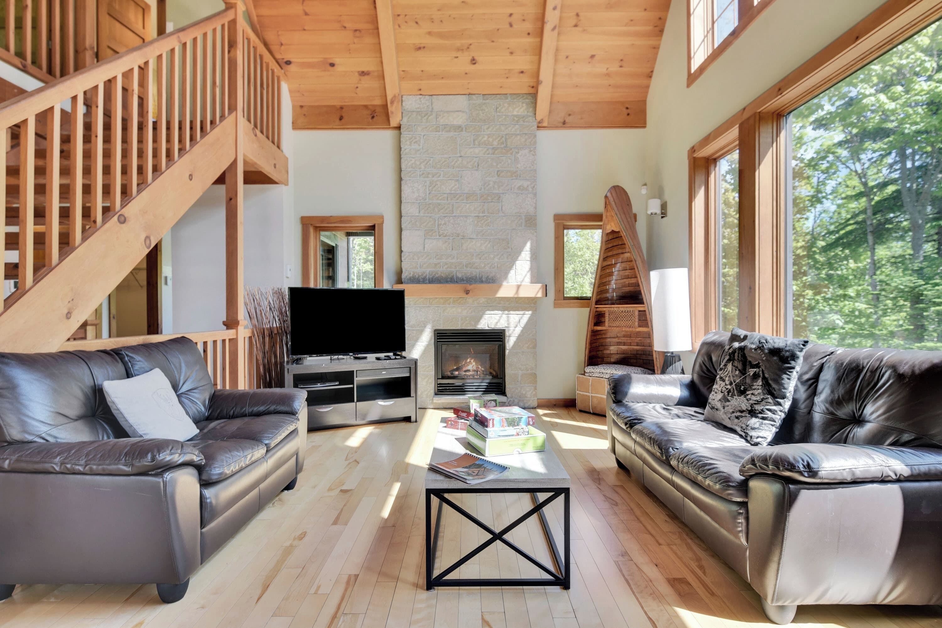 Televisión y chimenea 