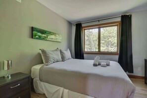 5 bedrooms, WiFi, bed sheets