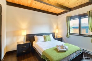 4 chambres, fer et planche à repasser, Wi-Fi, draps fournis