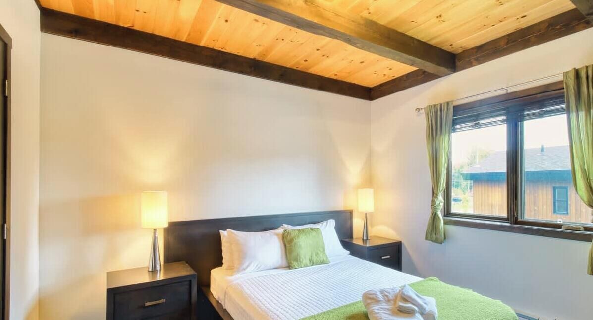 4 室のベッドル ーム、アイロン / アイロン台、WiFi、ベッドシーツ