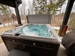 Bañera de hidromasaje al aire libre