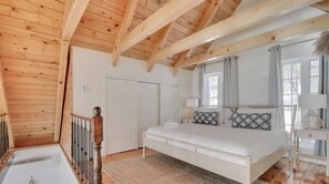 4 bedrooms, travel crib, WiFi, bed sheets